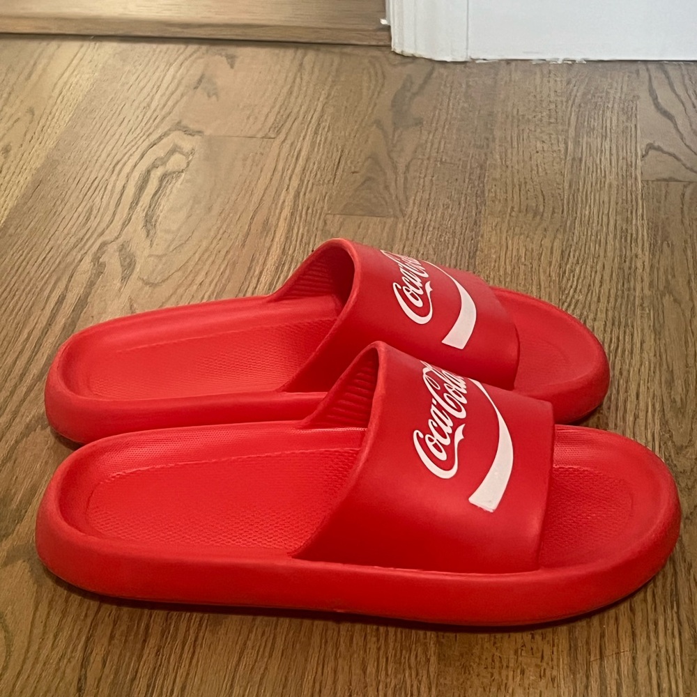Coca Cola slides rubber feel